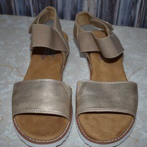 Bobs from Skechers Memory Foam Sandals Gold 7.5